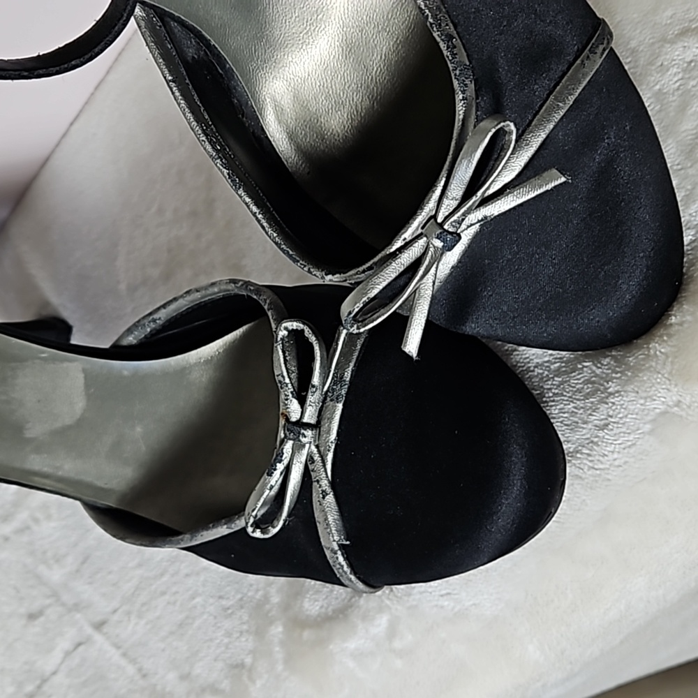 Highlights womens black and silver high-heeled shoes. size 10W. - Picture 2 of 6